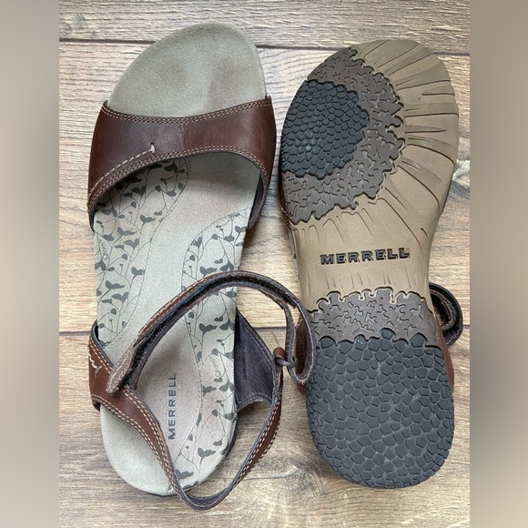 Merrell Women’s Brown Leather Sandals - Picture 8 of 8